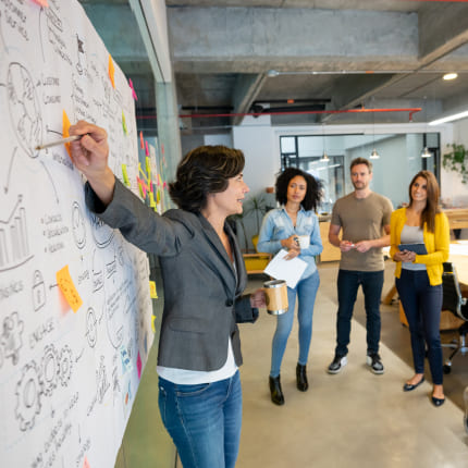 A team lead explaining the messaging strategy